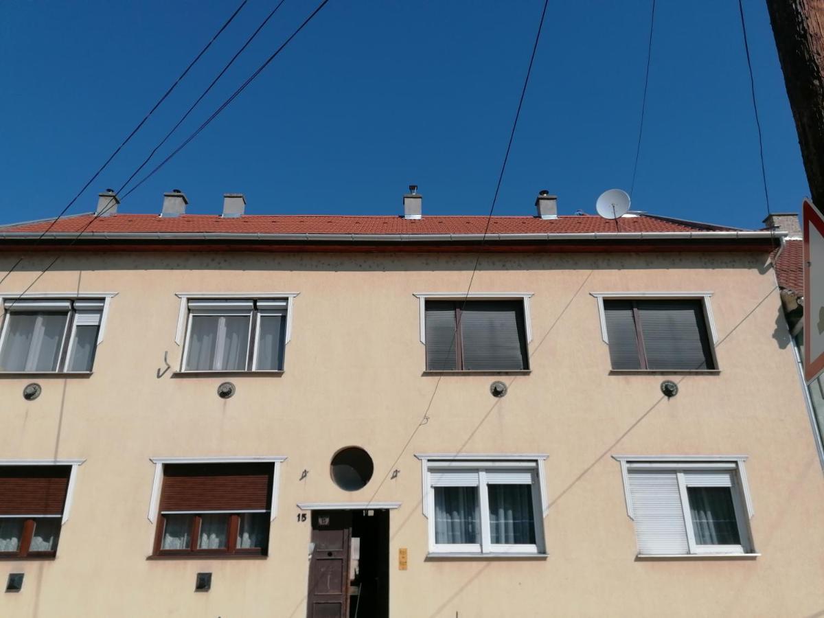 Szatmari Apartman Мишкольц Экстерьер фото